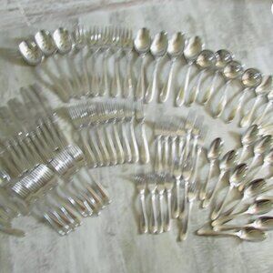 MIKASA SILVERWARE FLATWARE SET STAINLESS SILVERWARE 82 PC SPOONS FORKS MORE